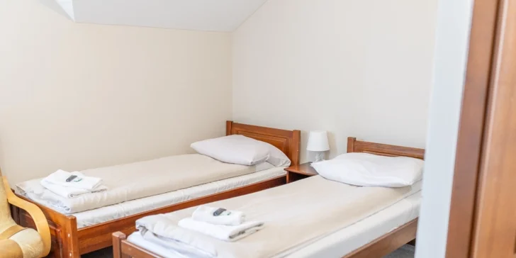 Pokojný hotel neďaleko Energylandie s raňajkami či polpenziou