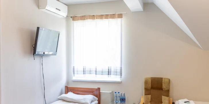 Pokojný hotel neďaleko Energylandie s raňajkami či polpenziou