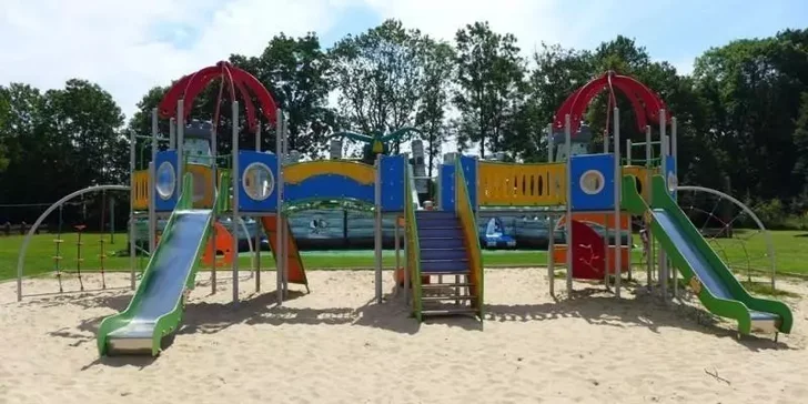 Pokojný hotel neďaleko Energylandie s raňajkami či polpenziou