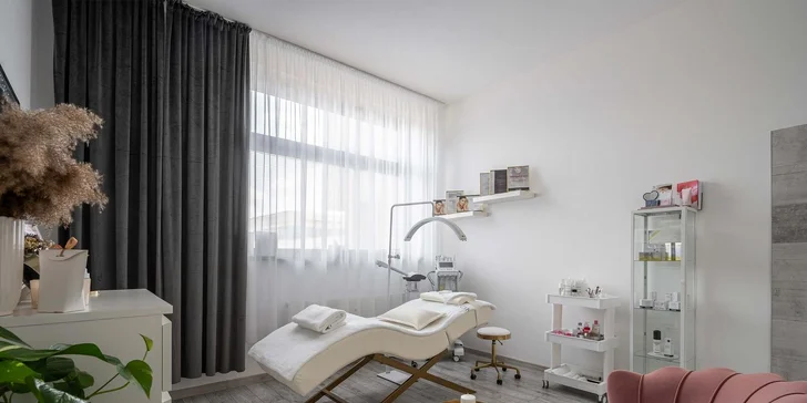 Dermaplaning: Odstránenie odumretých buniek a chĺpkov jemnou čepieľkou