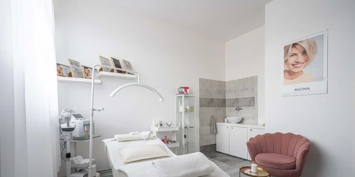 Dermaplaning: Odstránenie odumretých buniek a chĺpkov jemnou čepieľkou