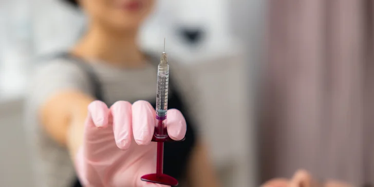 Skinbooster: Aplikácia kyseliny hyalurónovej pre hĺbkovú hydratáciu pleti