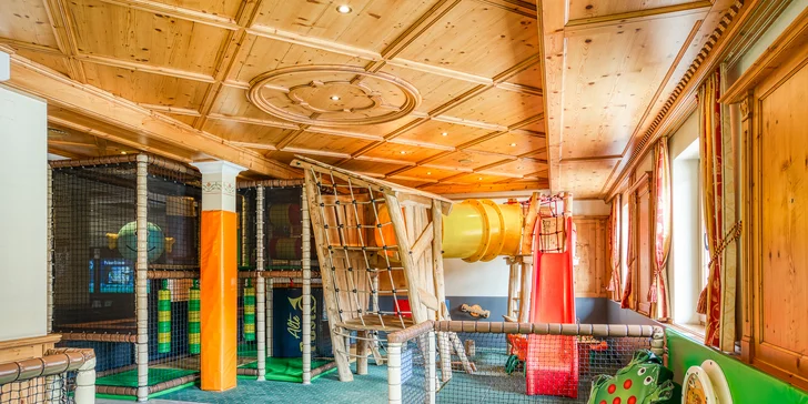 Zima v Tirolsku: 270 km zjazdoviek a zdarma skibus, božský wellness a polpenzia