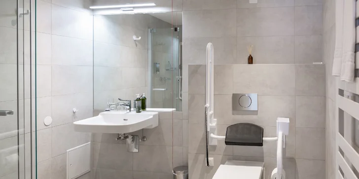 Gutensteinské Alpy: 4* zámocký hotel s raňajkami či polpenziou a wellness o rozlohe 400 m²