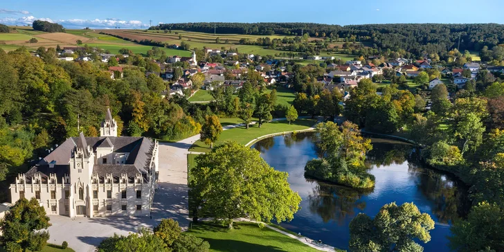 Gutensteinské Alpy: 4* zámocký hotel s raňajkami či polpenziou a wellness o rozlohe 400 m²