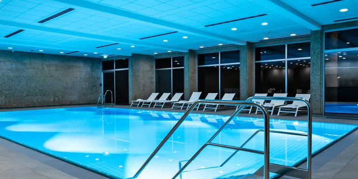 Gutensteinské Alpy: 4* zámocký hotel s raňajkami či polpenziou a wellness o rozlohe 400 m²