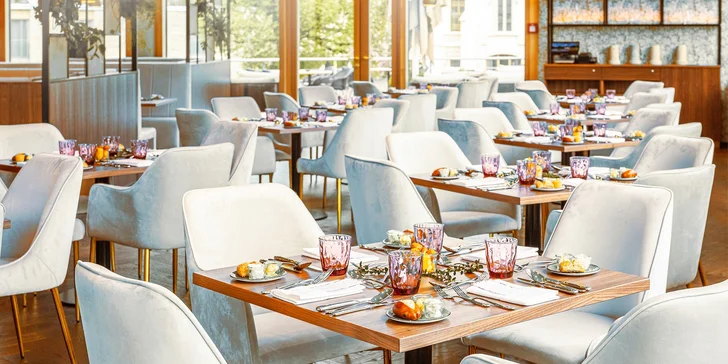 Gutensteinské Alpy: 4* zámocký hotel s raňajkami či polpenziou a wellness o rozlohe 400 m²