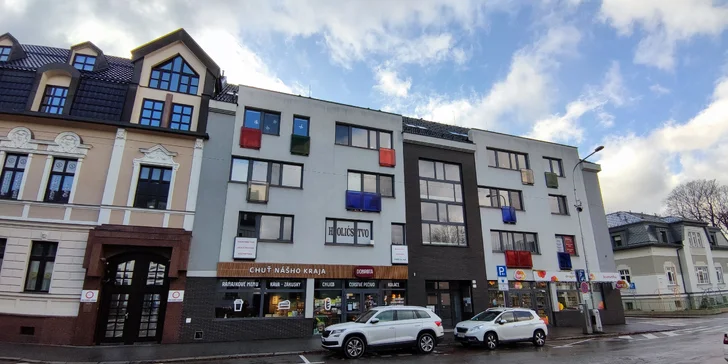 Ošetrujúci strih vyhrievanými nožnicami The Carecut s regeneračnou kúrou v salóne Moni