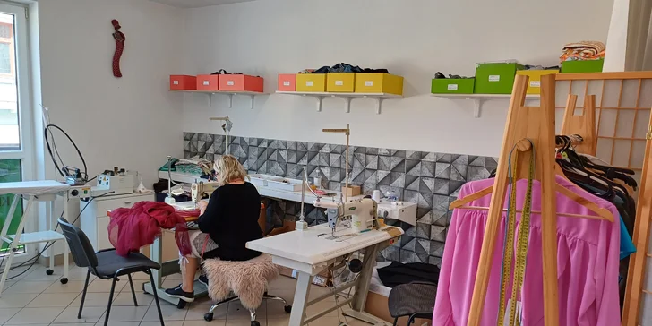 Akreditované kurzy šitia v salóne Moni: Základy šitia alebo šitie jednoduchých odevov