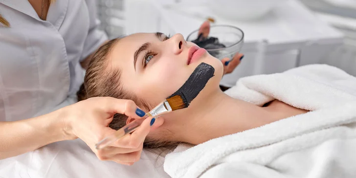 Hollywood peel: Karbónový peeling pre krásny, rozžiarený a jednotný tón pleti