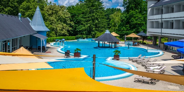 Wellness pobyt s termálnou vodou, saunami aj detským bazénom a množstvo aktivít nielen v lete