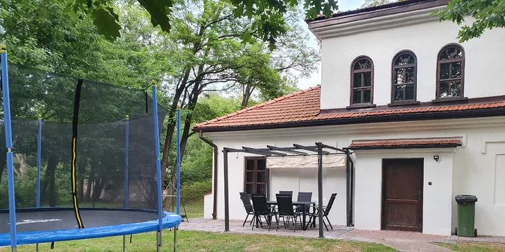 Pokojný hotel neďaleko Energylandie s raňajkami či polpenziou