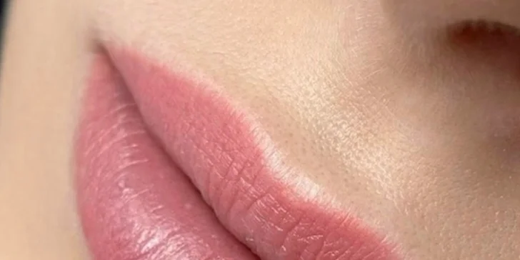 Permanentný make up: pery alebo púdrové obočie