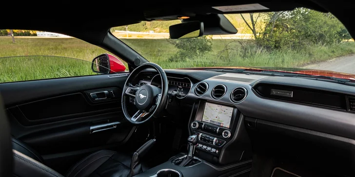 Legendárny FORD MUSTANG GT 5.0 V8: Jazda v premávke ako vodič alebo spolujazdec až v 3 mestách