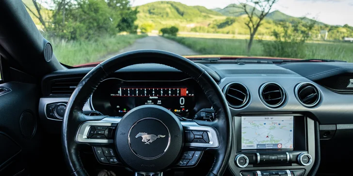 Legendárny FORD MUSTANG GT 5.0 V8: Jazda v premávke ako vodič alebo spolujazdec až v 3 mestách