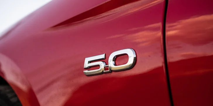 Legendárny FORD MUSTANG GT 5.0 V8: Jazda v premávke ako vodič alebo spolujazdec až v 3 mestách