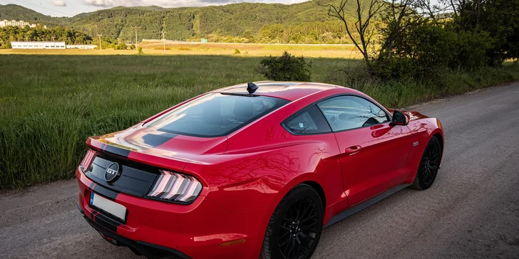 Legendárny FORD MUSTANG GT 5.0 V8: Jazda v premávke ako vodič alebo spolujazdec až v 3 mestách