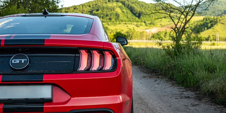 Legendárny FORD MUSTANG GT 5.0 V8: Jazda v premávke ako vodič alebo spolujazdec až v 3 mestách