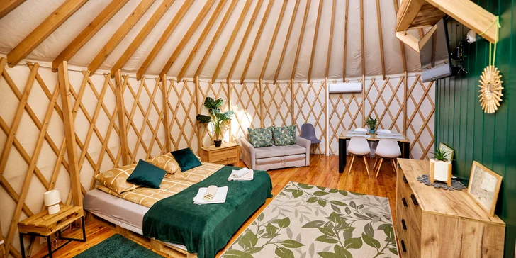 Havaj alebo africké safari v poľskom glampe: luxusné jurty pre 5 osôb s kuchyňou a privátnou vírivkou