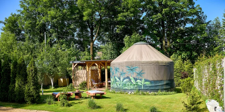 Havaj alebo africké safari v poľskom glampe: luxusné jurty pre 5 osôb s kuchyňou a privátnou vírivkou