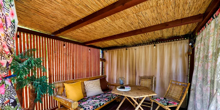 Havaj alebo africké safari v poľskom glampe: luxusné jurty pre 5 osôb s kuchyňou a privátnou vírivkou