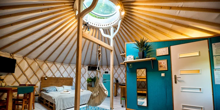 Havaj alebo africké safari v poľskom glampe: luxusné jurty pre 5 osôb s kuchyňou a privátnou vírivkou