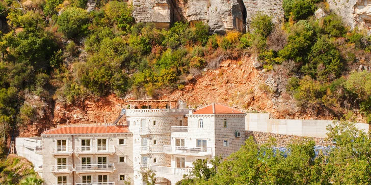 Dovolenka v Čiernej Hore: apartmány s bazénom cca 150 m od pláže