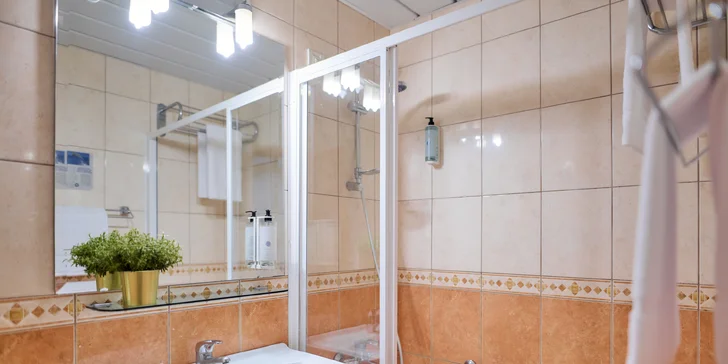 Crikvenická riviéra: hotel blízko pláží, polpenzia vrátane nápojov