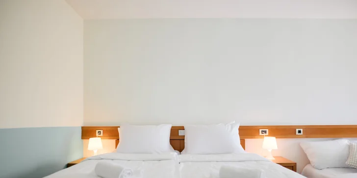 Crikvenická riviéra: hotel blízko pláží, polpenzia vrátane nápojov