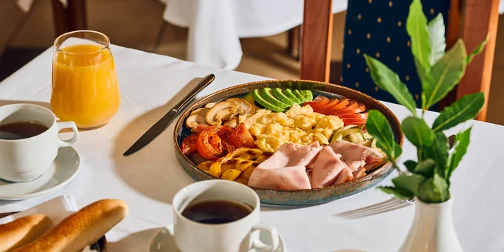 Crikvenická riviéra: hotel blízko pláží, polpenzia vrátane nápojov