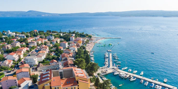 Crikvenická riviéra: hotel blízko pláží, polpenzia vrátane nápojov