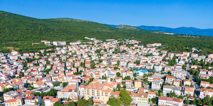 Crikvenická riviéra: hotel blízko pláží, polpenzia vrátane nápojov