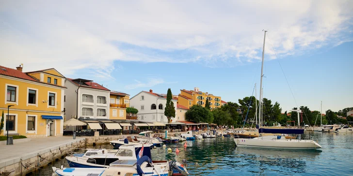 Crikvenická riviéra: hotel blízko pláží, polpenzia vrátane nápojov