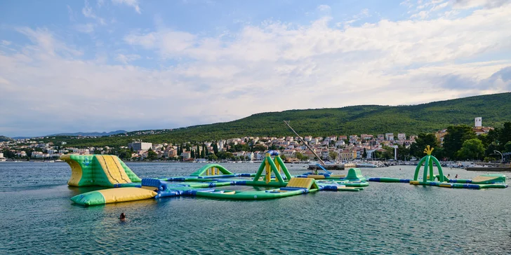 Crikvenická riviéra: hotel blízko pláží, polpenzia vrátane nápojov
