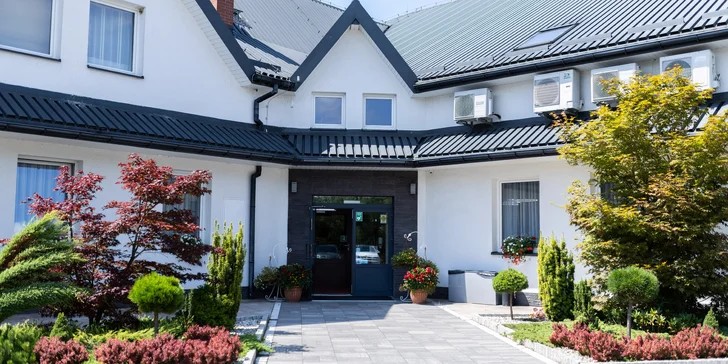 Pokojný hotel neďaleko Energylandie s raňajkami či polpenziou