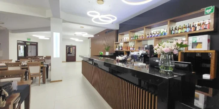 Pokojný hotel neďaleko Energylandie s raňajkami či polpenziou