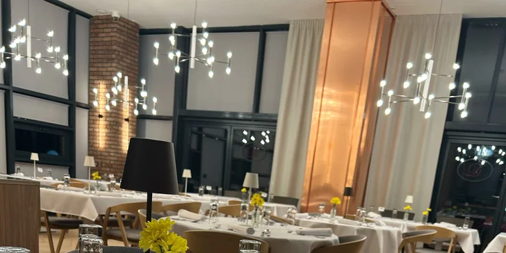 Letná dovolenka ako z katalógu: Slnečné jazerá a hotel s vlastnou plážou, krytým bazénom aj polpenziou