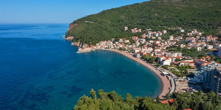 Dovolenka v Čiernej Hore: apartmány s vonkajším bazénom 200 m od pláže