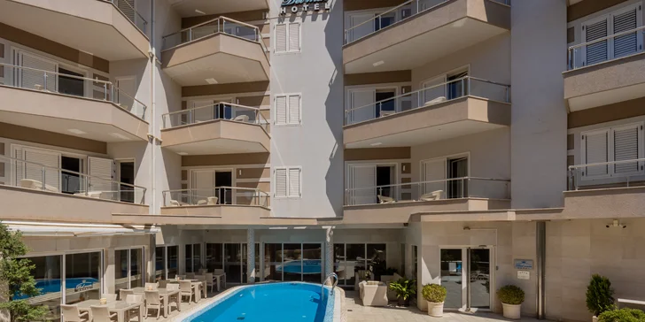 Dovolenka v Čiernej Hore: apartmány s vonkajším bazénom 200 m od pláže