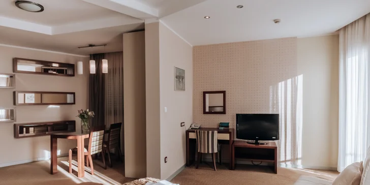 Dovolenka v Čiernej Hore: apartmány s vonkajším bazénom 200 m od pláže