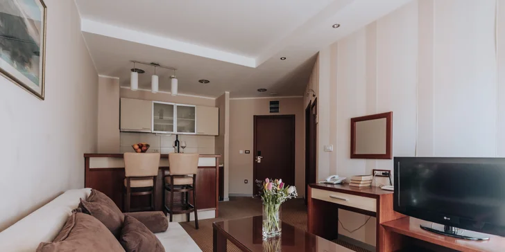 Dovolenka v Čiernej Hore: apartmány s vonkajším bazénom 200 m od pláže