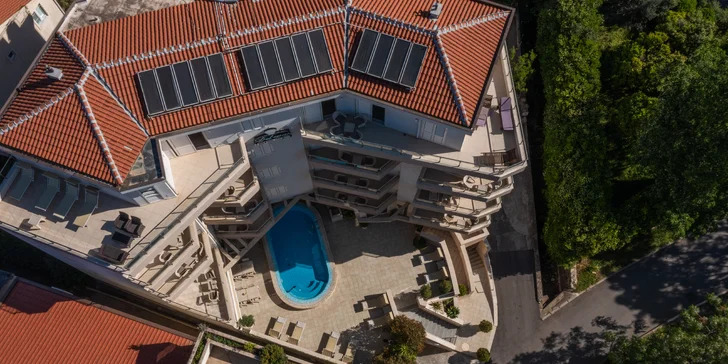 Dovolenka v Čiernej Hore: apartmány s vonkajším bazénom 200 m od pláže