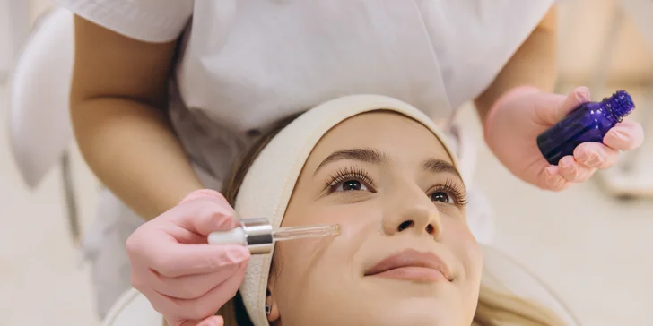 Kozmetická masáž tváre alebo kompletné ošetrenie pleti s hĺbkovým čistením