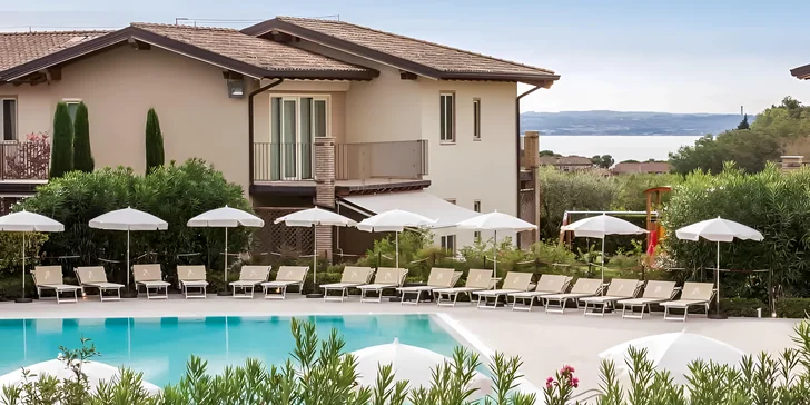 Dovolenka pri Lago di Garda: hotel s výhľadom na jazero, raňajky aj vonkajší bazén