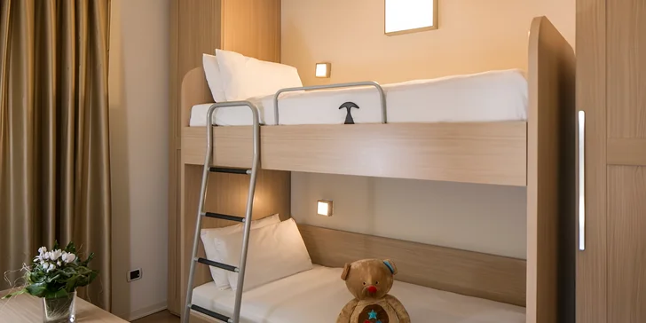 Dovolenka pri Lago di Garda: hotel s výhľadom na jazero, raňajky aj vonkajší bazén