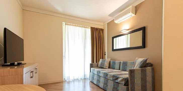 Dovolenka pri Lago di Garda: hotel s výhľadom na jazero, raňajky aj vonkajší bazén