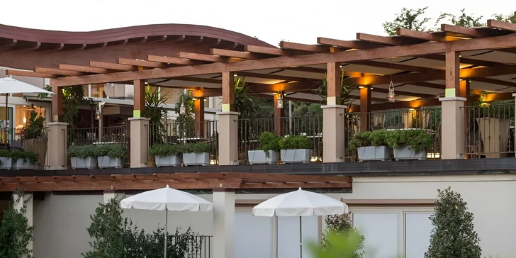 Dovolenka pri Lago di Garda: hotel s výhľadom na jazero, raňajky aj vonkajší bazén