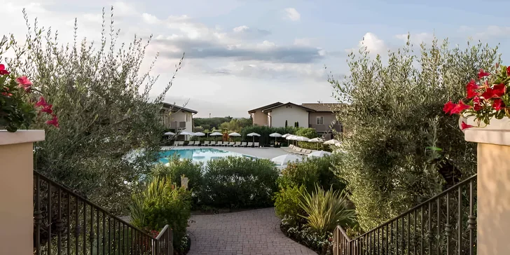 Dovolenka pri Lago di Garda: hotel s výhľadom na jazero, raňajky aj vonkajší bazén