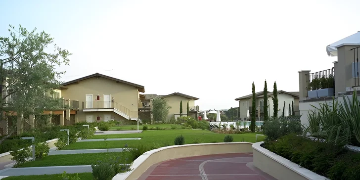 Dovolenka pri Lago di Garda: hotel s výhľadom na jazero, raňajky aj vonkajší bazén