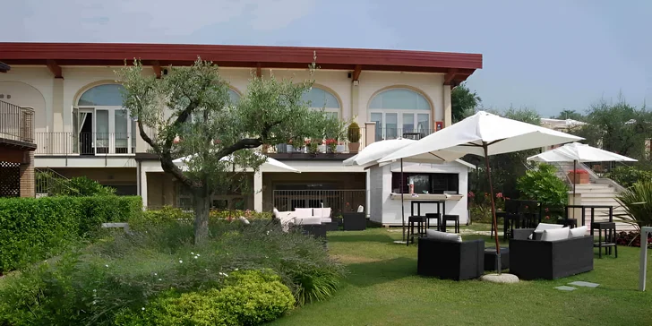 Dovolenka pri Lago di Garda: hotel s výhľadom na jazero, raňajky aj vonkajší bazén